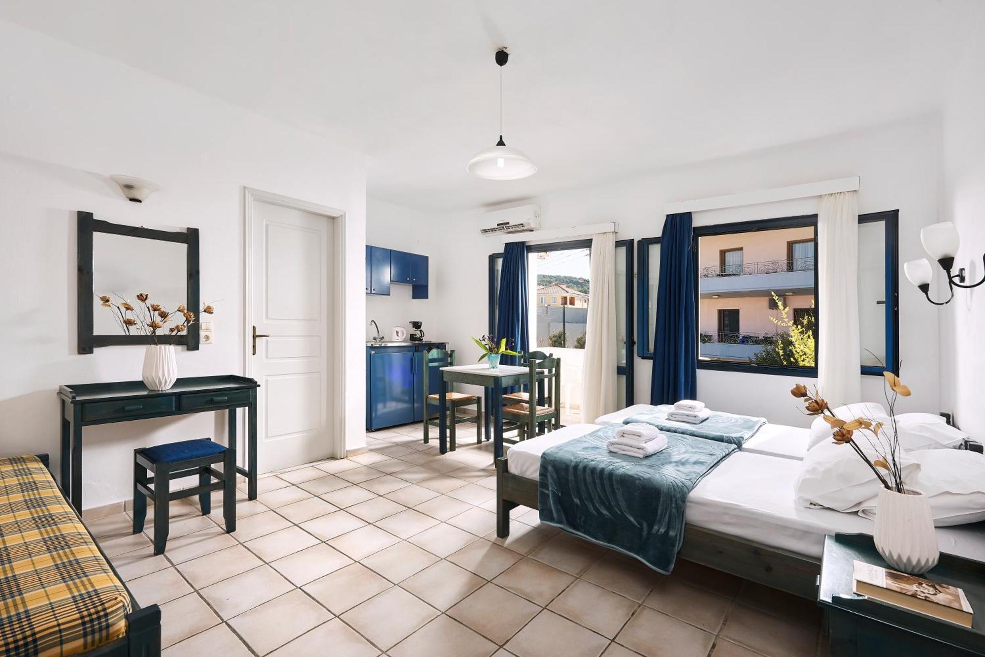 Eva Suites & Apartments Agia Marina Quarto foto