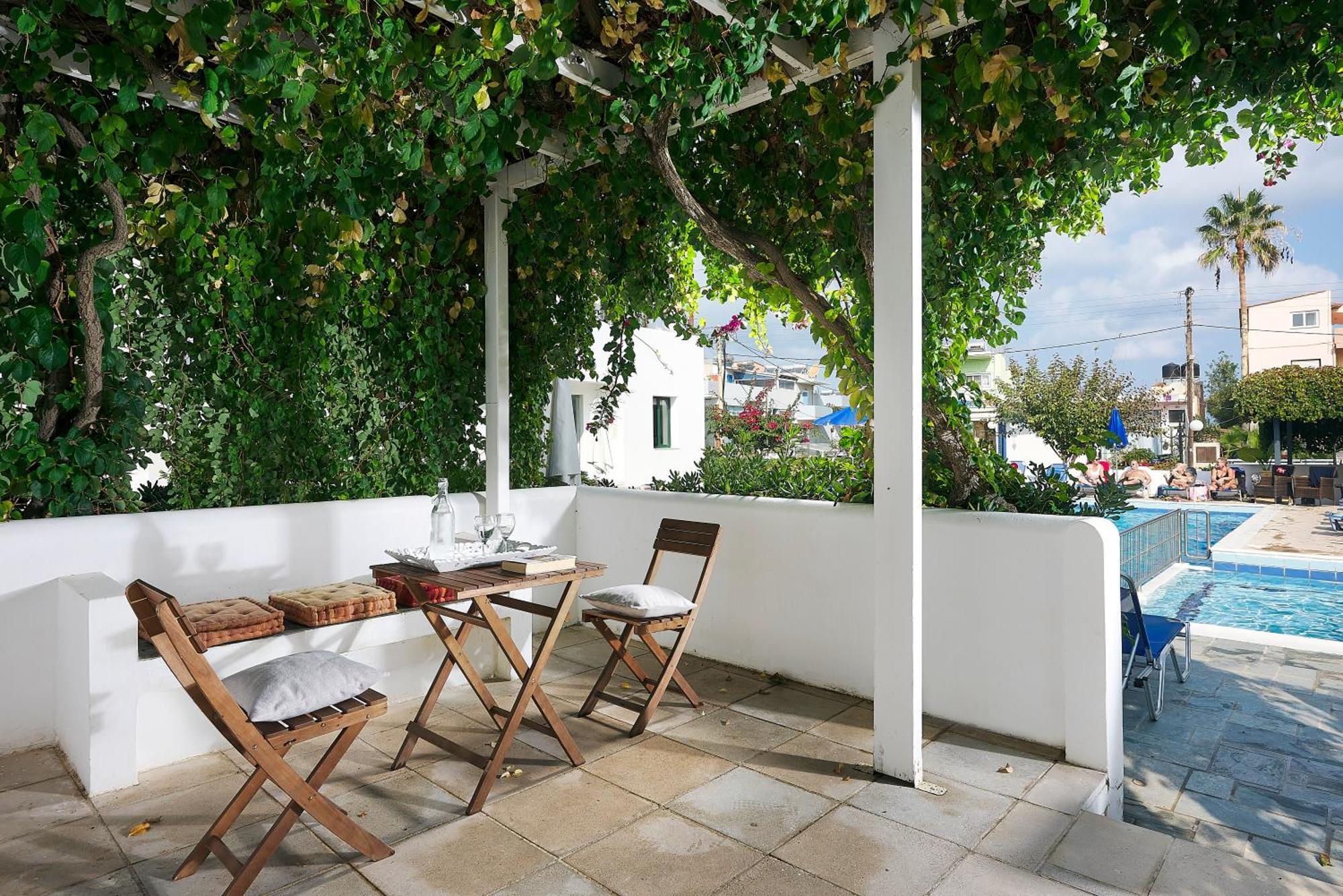 Eva Suites & Apartments Agia Marina Quarto foto