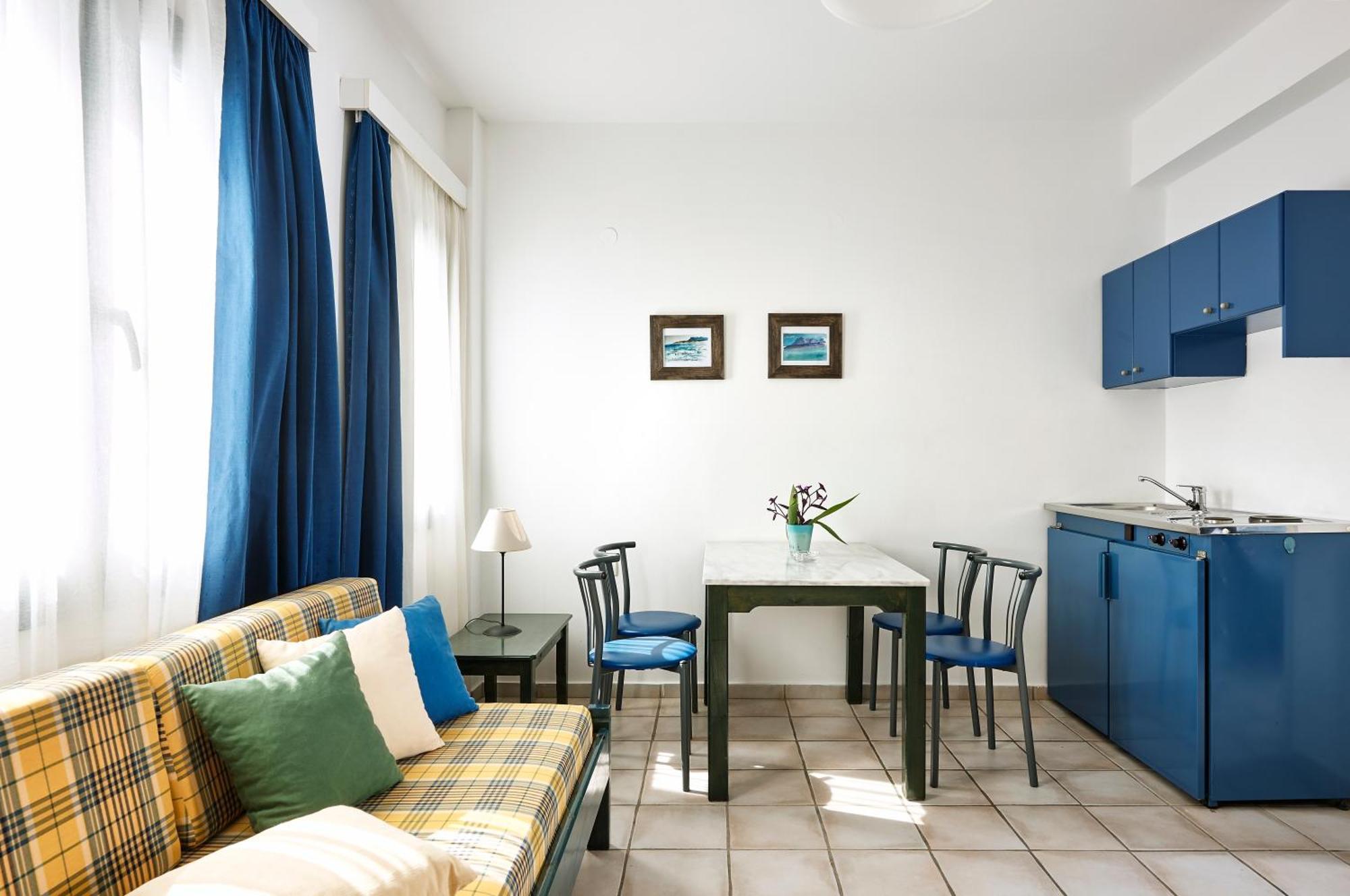 Eva Suites & Apartments Agia Marina Quarto foto