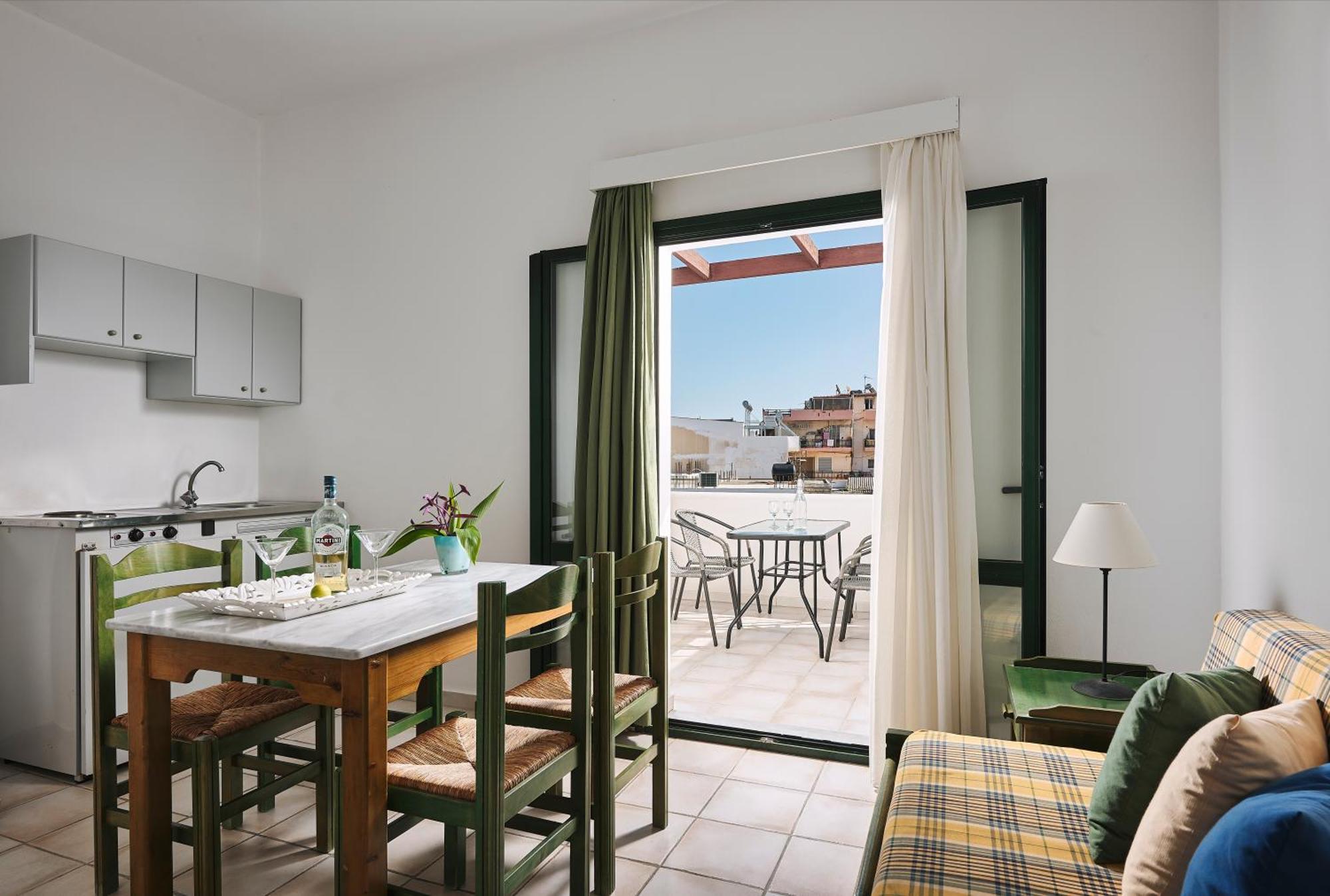 Eva Suites & Apartments Agia Marina Quarto foto